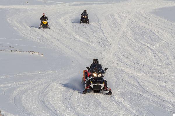 Aventuras em motos de neve na Noruega